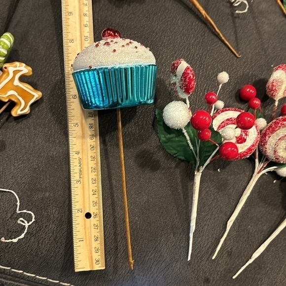 Bundle/15 VINTAGE CHRISTMAS PEPPERMINT CANDY & GINGERBREAD REINDEER THEMED PICKS - Picture 16 of 17